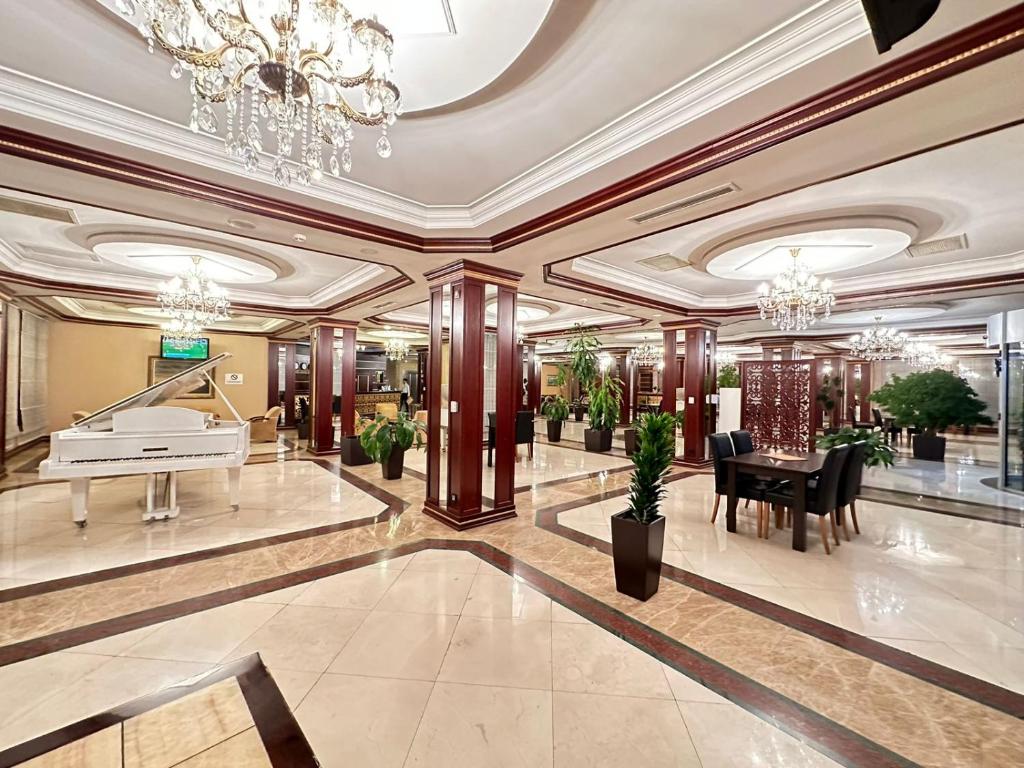 Modern Hotel photo 2