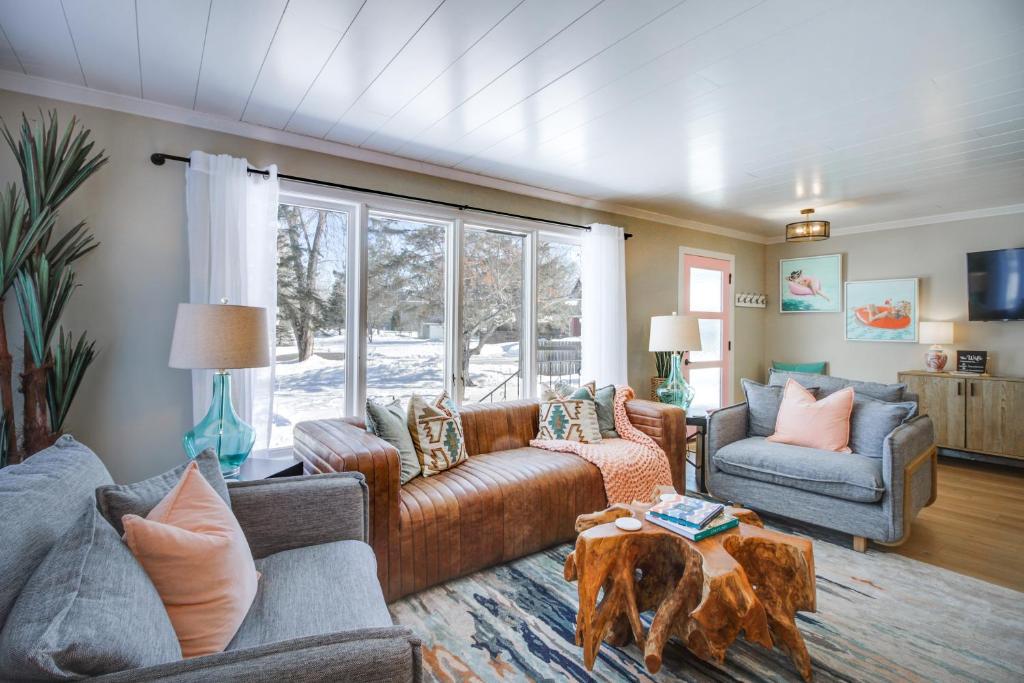 Home Rental on Detroit Lake Dock, Game Room! photo 1