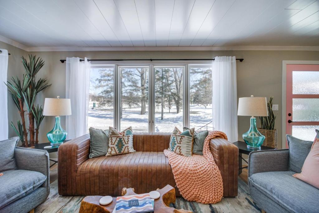 Home Rental on Detroit Lake Dock, Game Room! photo 4