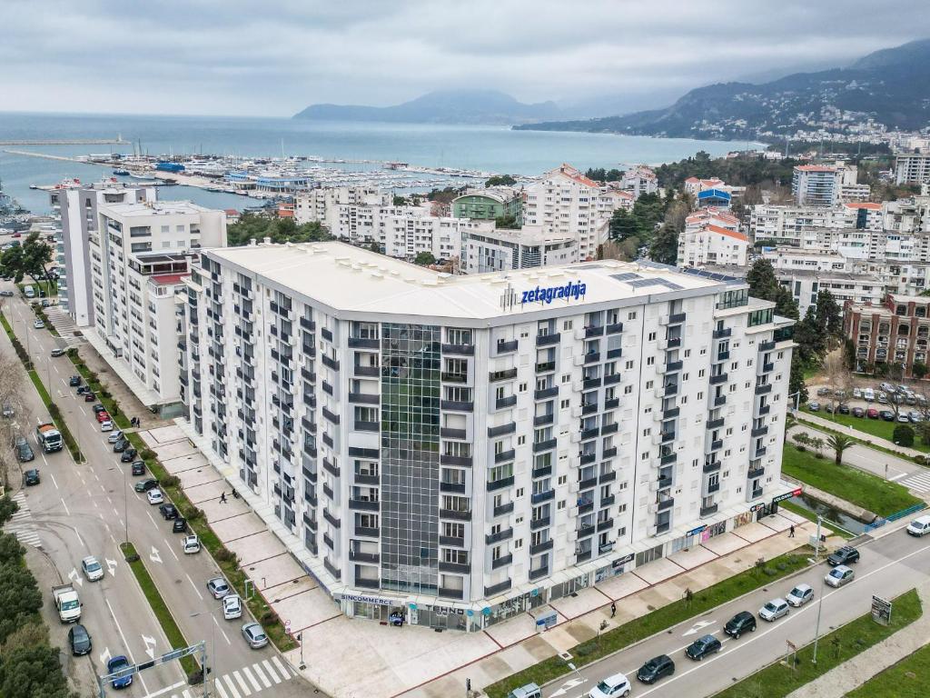 Luxury AMAAA Apartment