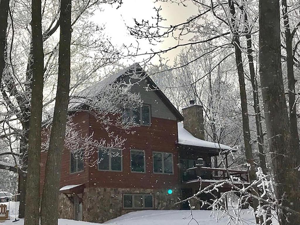 Ravensong Lodge image
