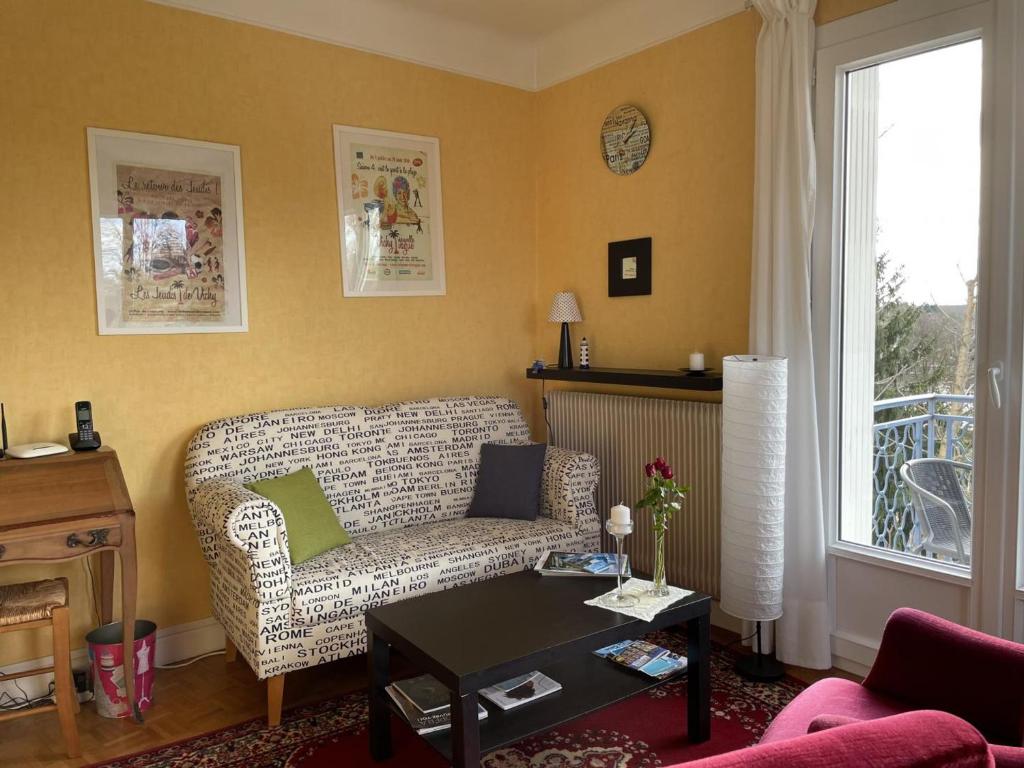 Appartement Vichy, 2 pièces, 2 personnes - FR-1-489-302 photo 2