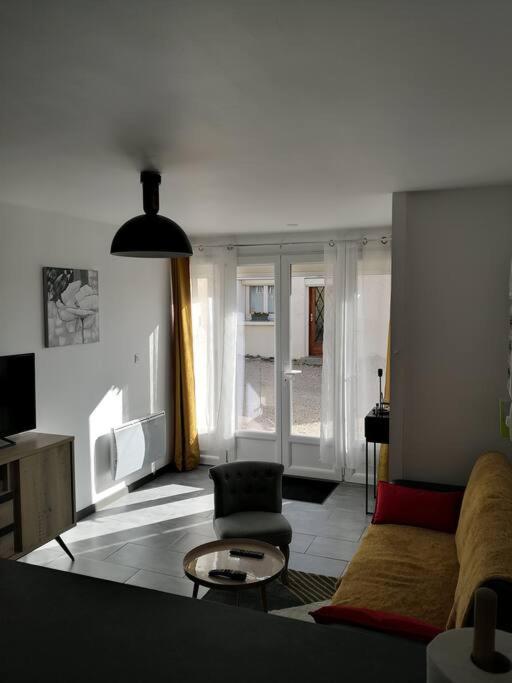 petit logement Crecy la chapelle photo 3