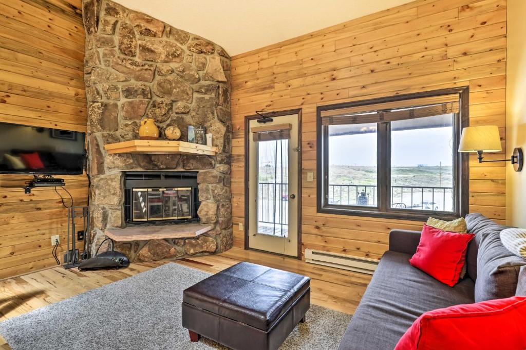 Cozy Granby Mountain Condo with Resort Amenities! photo 4
