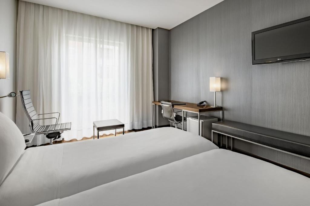 AC Hotel Burgos by Marriott - Tap to explore photos