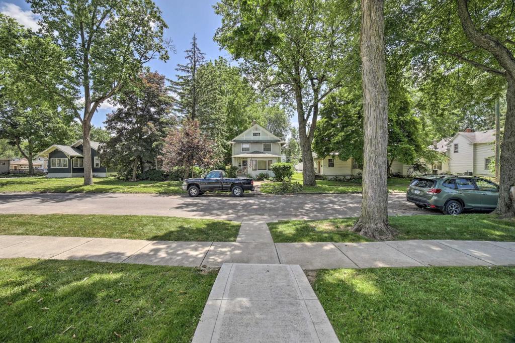 Fort Wayne Getaway - Family and Pet Friendly! photo 1