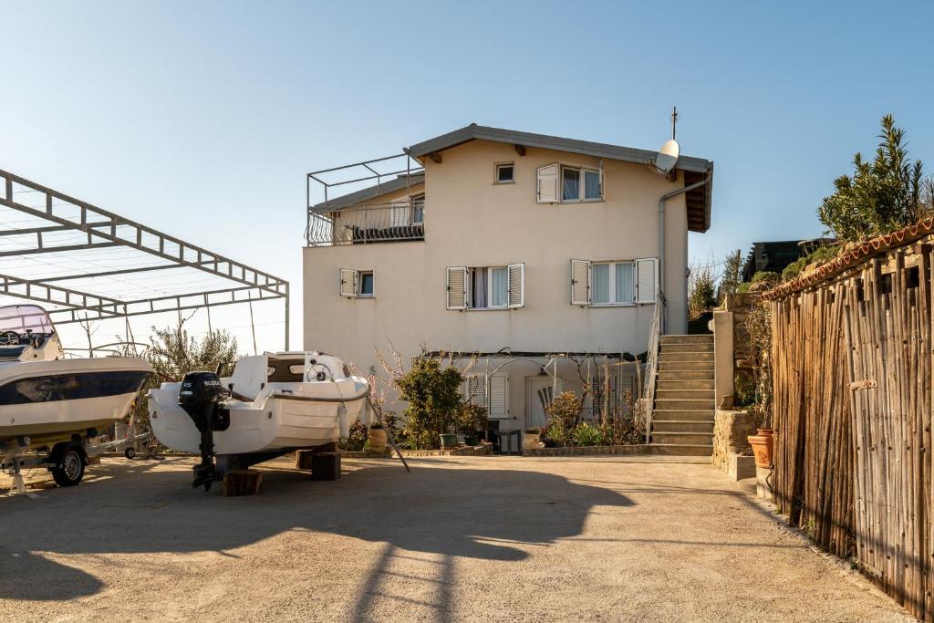 Apartments with a parking space Lopar, Rab - 14070 photo 1