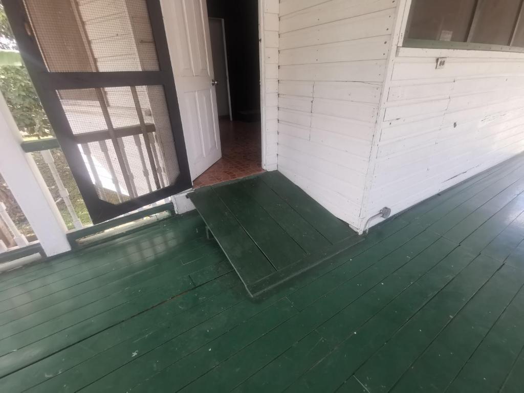 Adorable 2-bedroom stay with Balcony photo 4