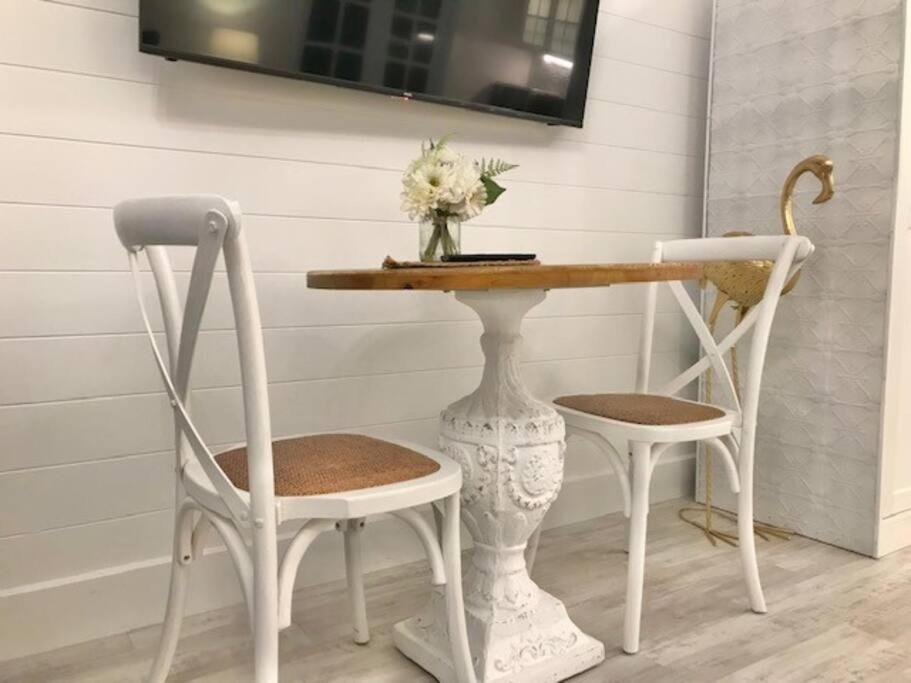 Hamptons In Rye Green Cottage 3 Mins to Hot Springs! photo 4