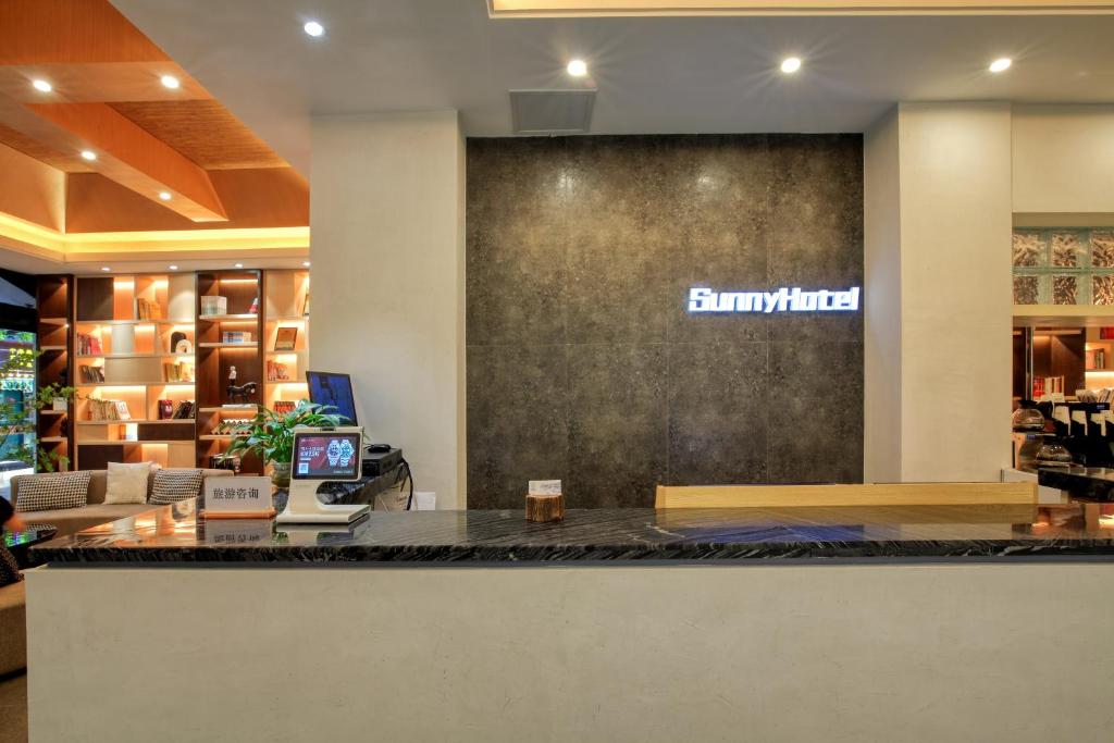 Wing Hotel Guilin- Pedestrian Street photo 3