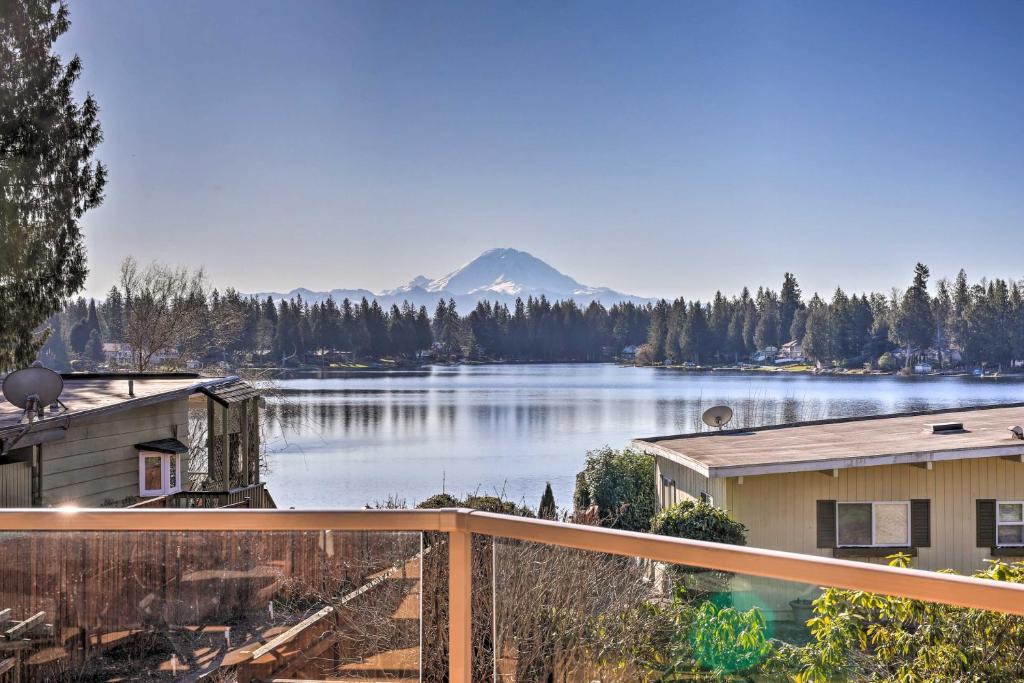 Stunning Kent Lake House with Private Dock! photo 1