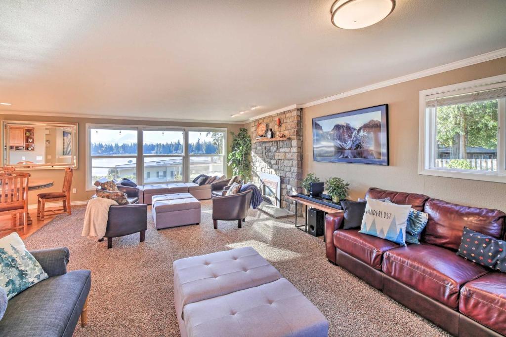 Stunning Kent Lake House with Private Dock! photo 4