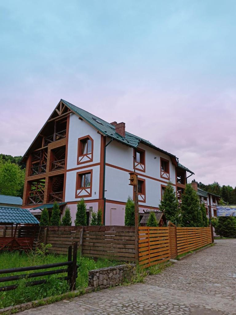Hirskyy Svitanok photo 2