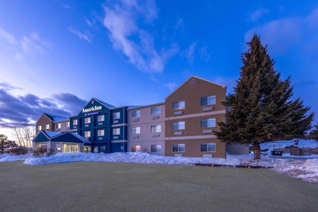 AmericInn by Wyndham Duluth photo 3