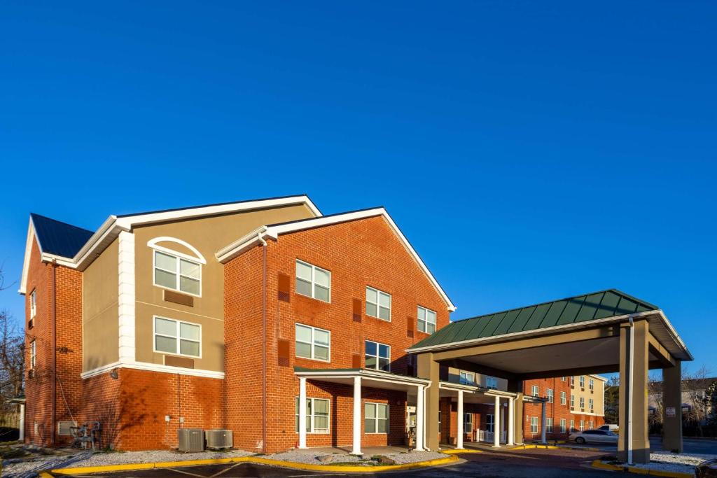 Wingate by Wyndham Waldorf - Washington DC Area photo 1