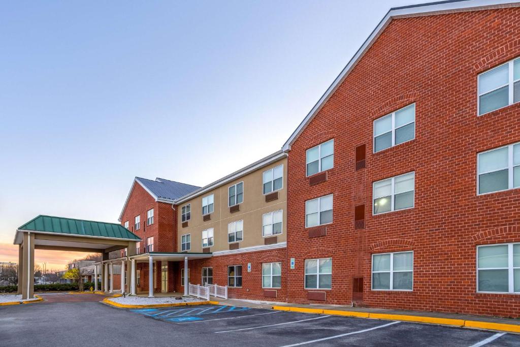 Wingate by Wyndham Waldorf - Washington DC Area photo 3