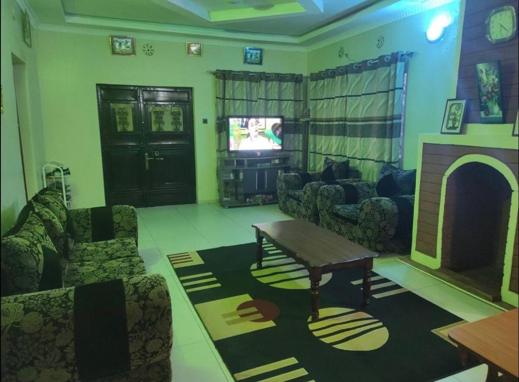 2 br own compound furnished hse photo 1