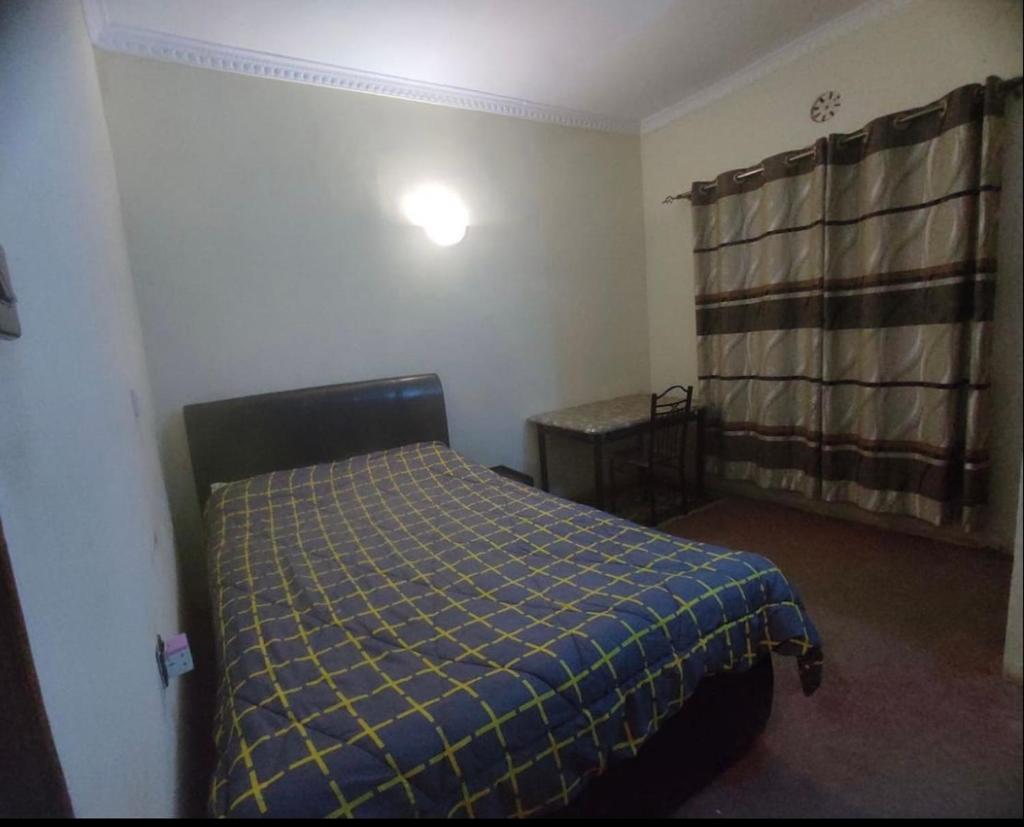 2 br own compound furnished hse photo 3