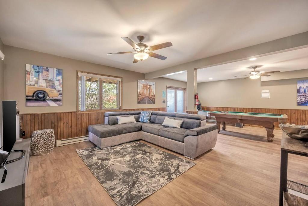 Steps To The Lake House, Hot tub, Game room, Deck photo 2