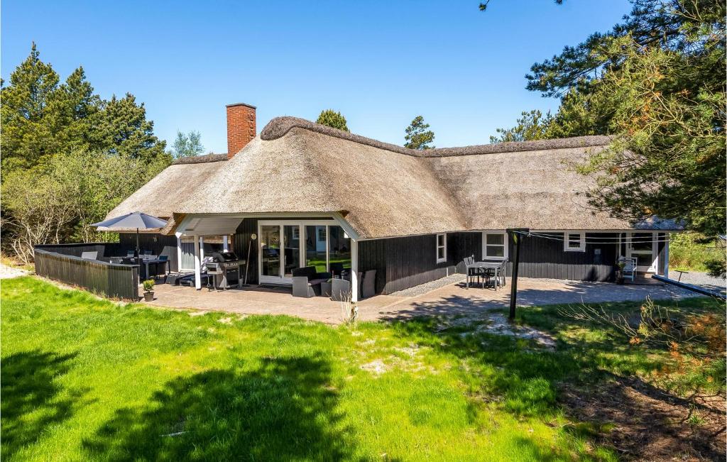 Amazing Home In Blvand With 4 Bedrooms, Sauna And Indoor Swimming Pool