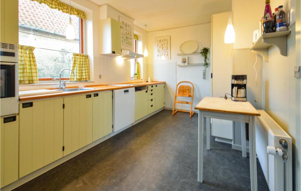 Amazing Home In Bandholm With 4 Bedrooms, Sauna And Wifi photo 3