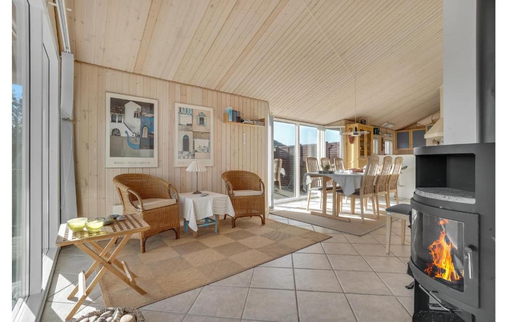 Nice Home In Frstrup With 3 Bedrooms And Wifi photo 3