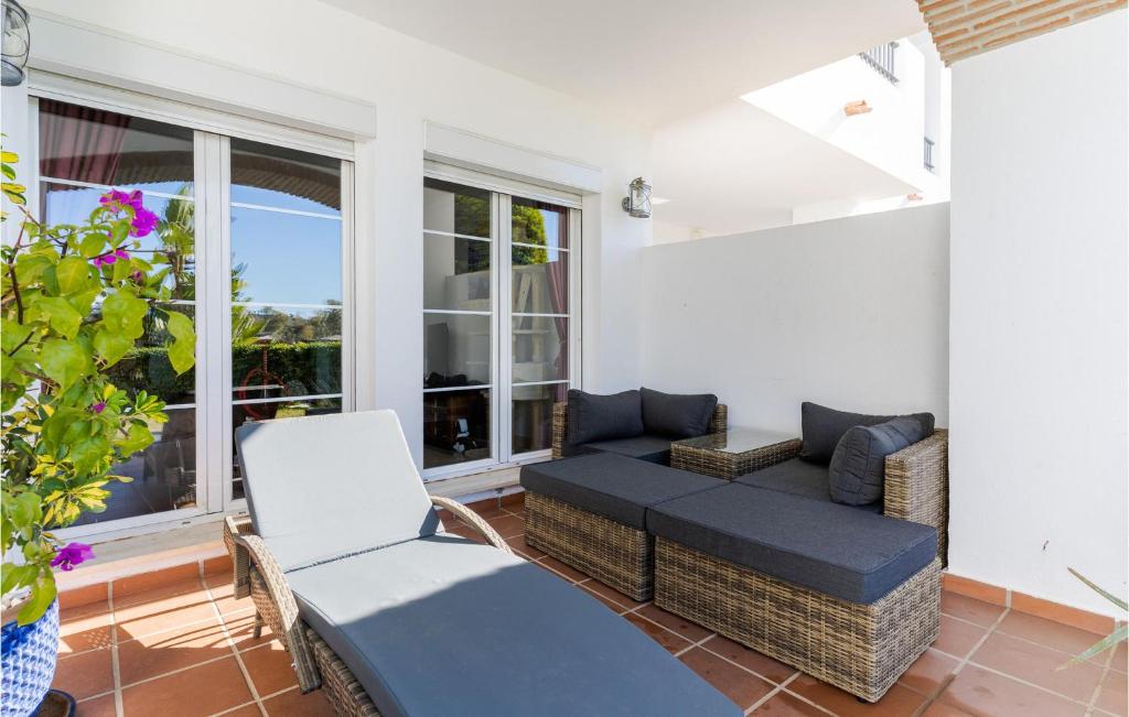 Awesome Apartment In Benahavis With Outdoor Swimming Pool And 2 Bedrooms photo 3