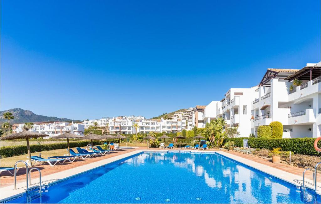 Awesome Apartment In Benahavis With Outdoor Swimming Pool And 2 Bedrooms photo 4