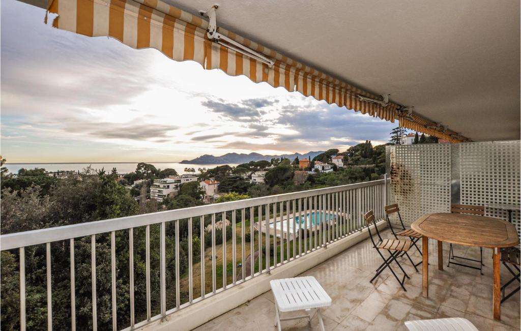 Awesome Apartment In Cannes With Outdoor Swimming Pool, Wifi And 2 Bedrooms
