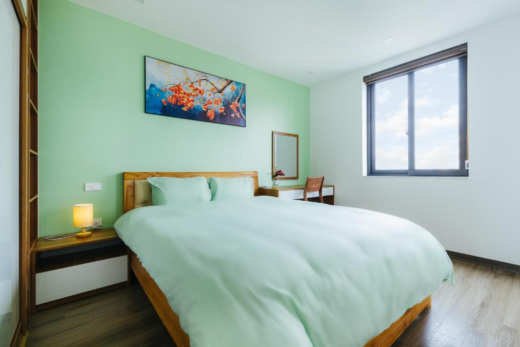 LUCK APART 9 - WestLake Hanoi - Balcony Apartment!