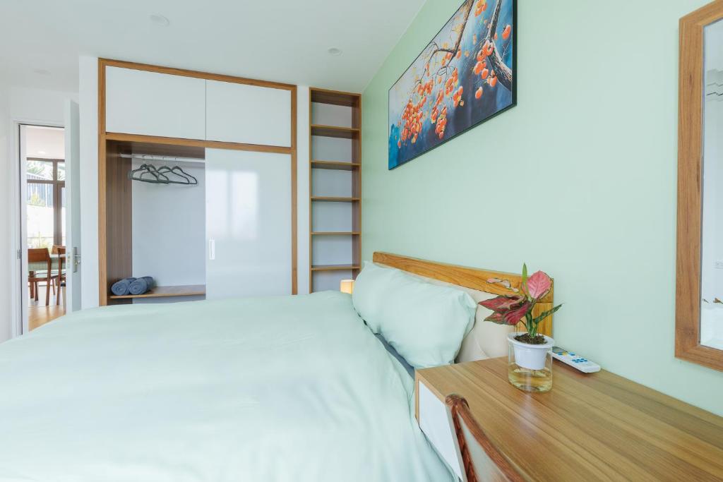 LUCK APART 9 - WestLake Hanoi - Balcony Apartment!