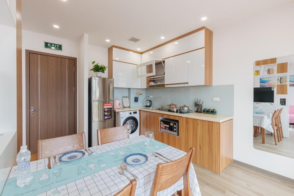 LUCK APART 9 - WestLake Hanoi - Balcony Apartment!