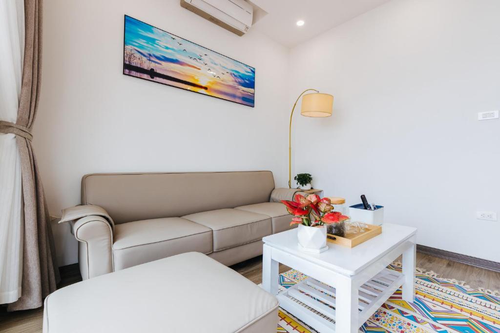 LUCK APART 9 - WestLake Hanoi - Balcony Apartment!