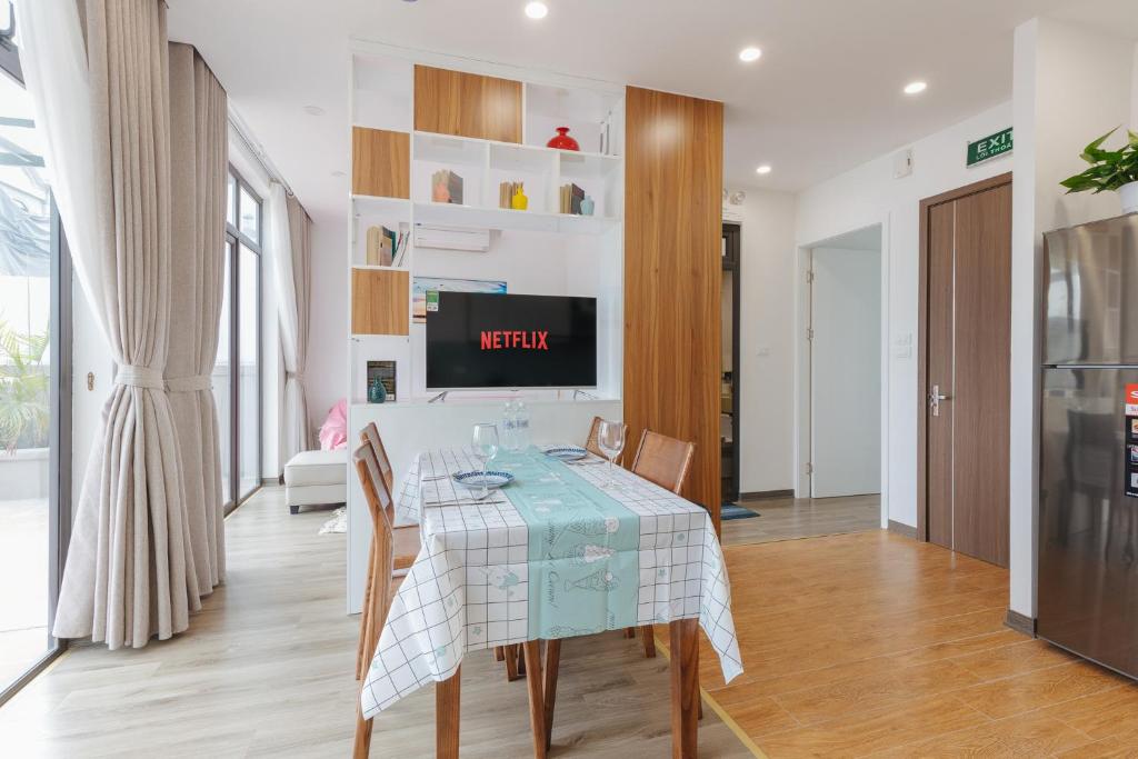 LUCK APART 9 - WestLake Hanoi - Balcony Apartment!