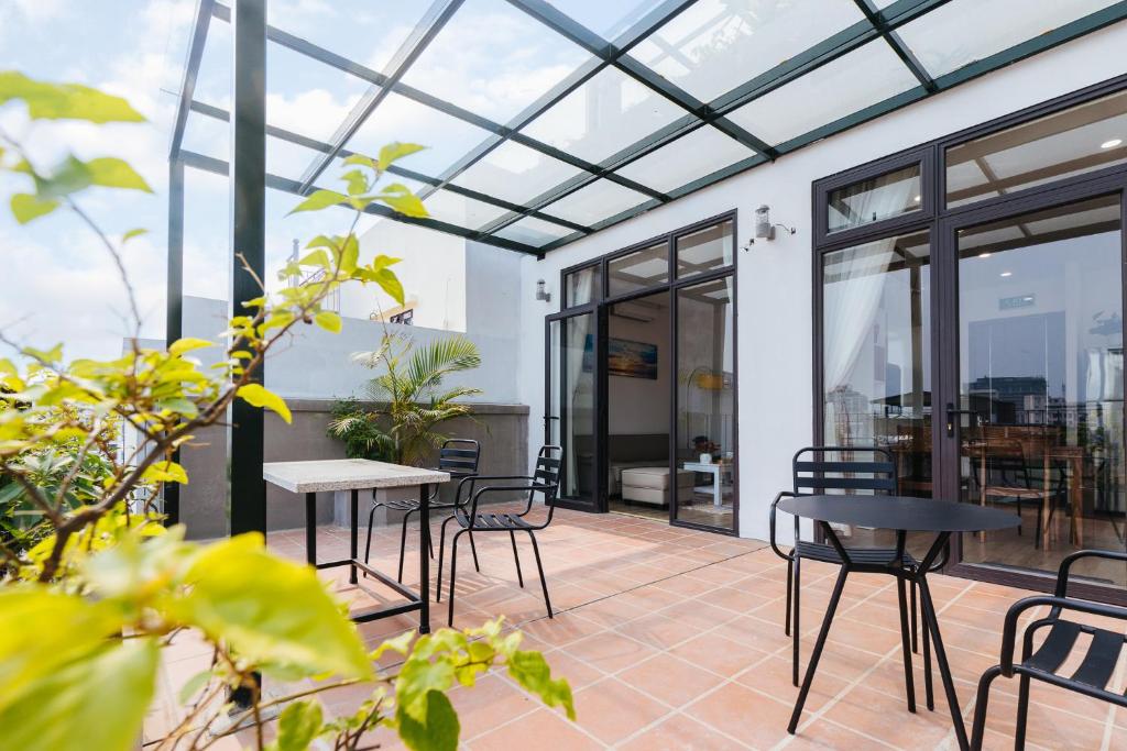 LUCK APART 9 - WestLake Hanoi - Balcony Apartment!