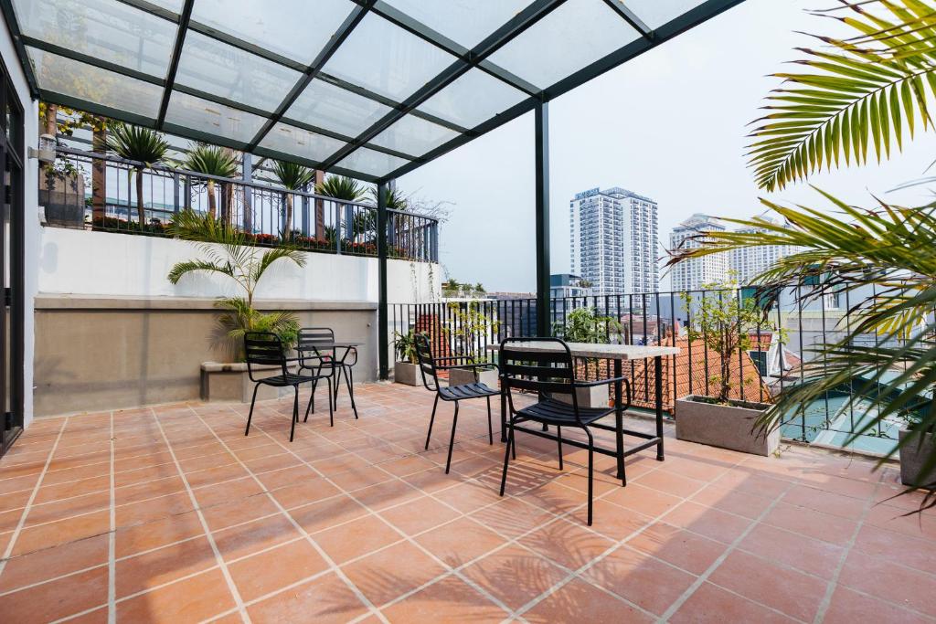 LUCK APART 9 - WestLake Hanoi - Balcony Apartment!