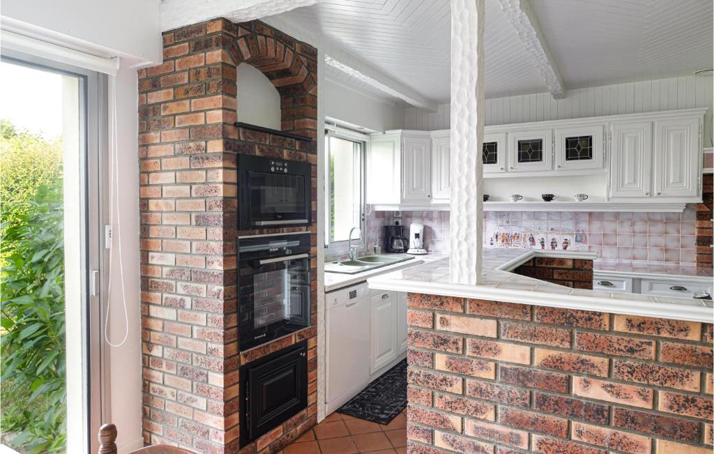 Awesome Home In Guidel With Wifi And 4 Bedrooms photo 2