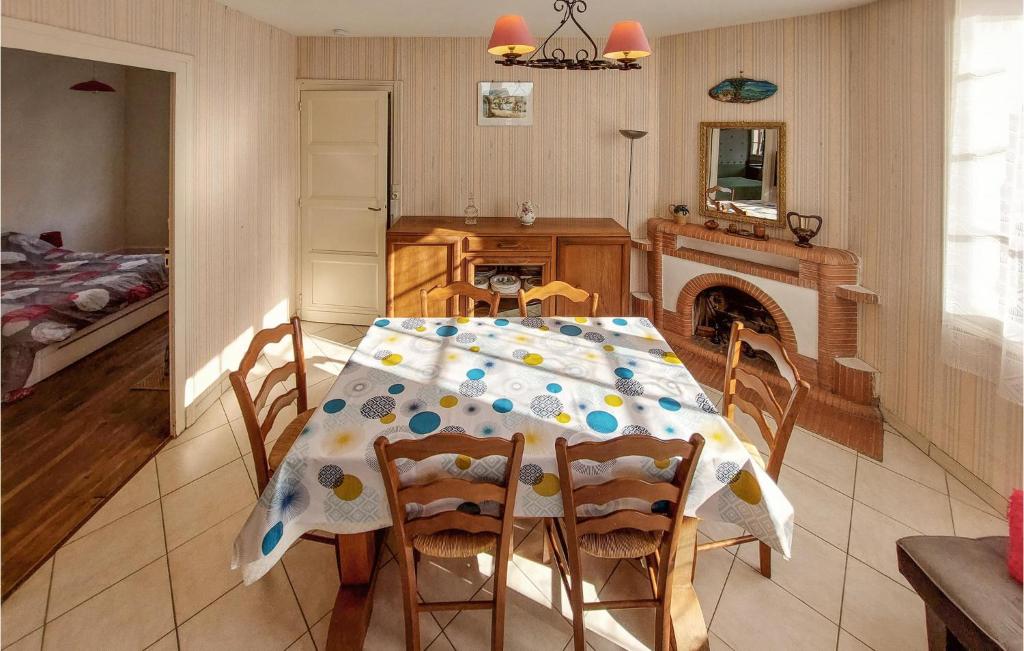 Beautiful Home In Meschers-sur-gironde With 2 Bedrooms photo 4