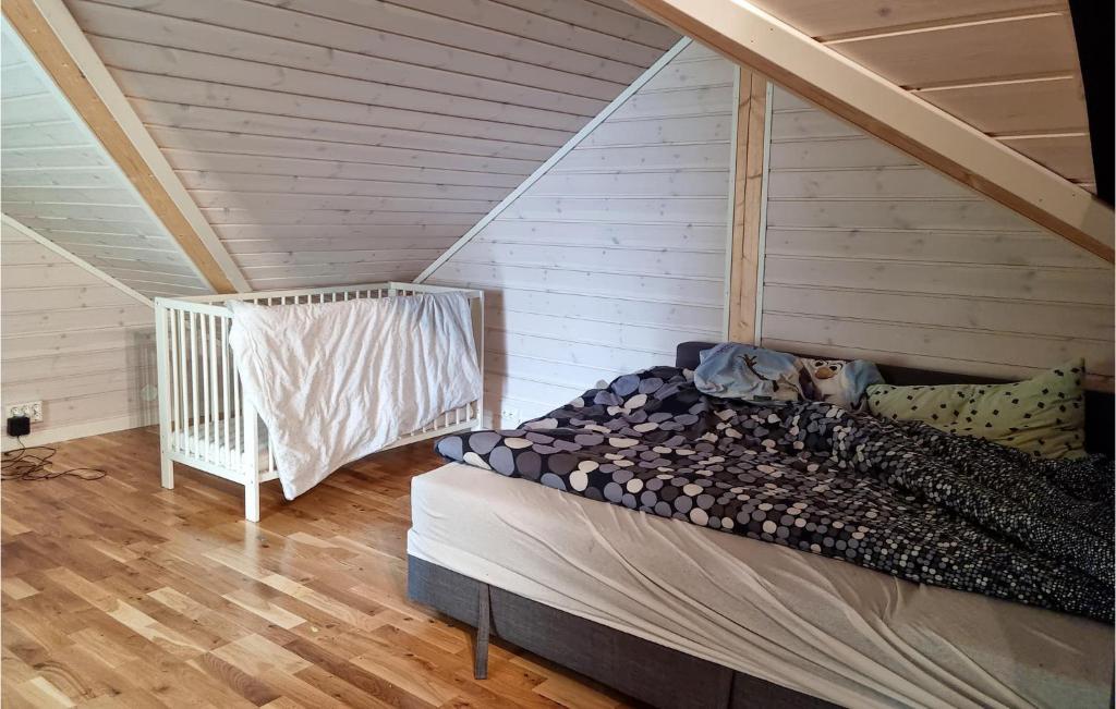 Awesome Home In Lyngdal With Wifi And 4 Bedrooms photo 2