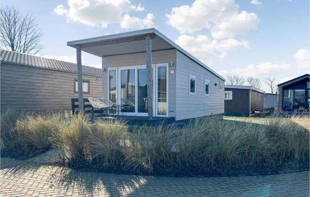 Amazing Home In Scherpenisse With Wifi, Heated Swimming Pool And 2 Bedrooms