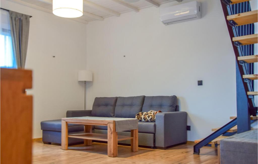 Amazing Home In Brzzki With Wifi And 2 Bedrooms photo 1