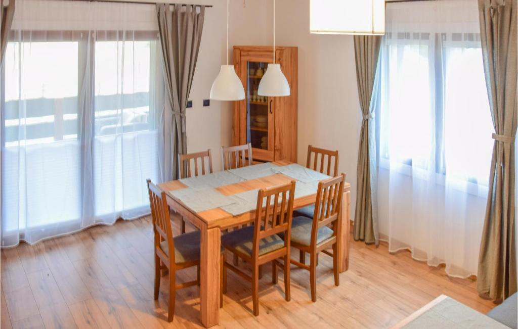 Amazing Home In Brzzki With Wifi And 2 Bedrooms photo 2