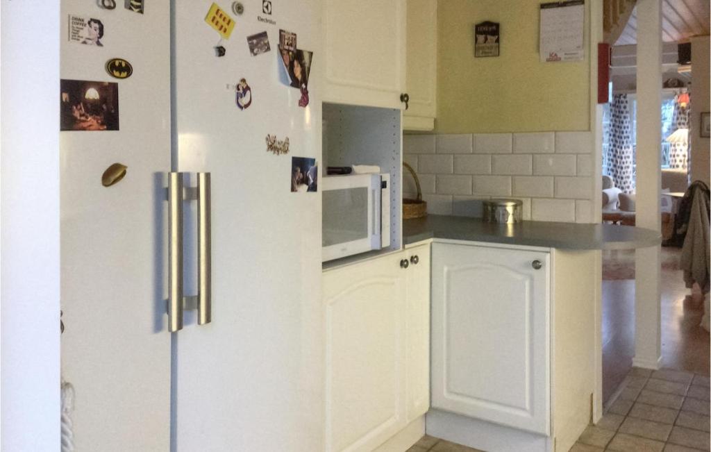 Awesome Home In Ljuster With Wifi And 5 Bedrooms photo 2