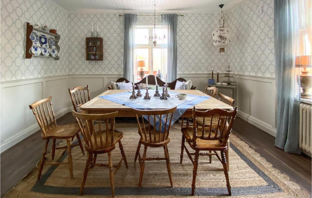 Beautiful Home In Bredaryd With Wifi And 5 Bedrooms photo 3