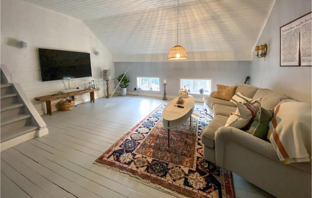 Beautiful Home In Bredaryd With Wifi And 5 Bedrooms photo 4