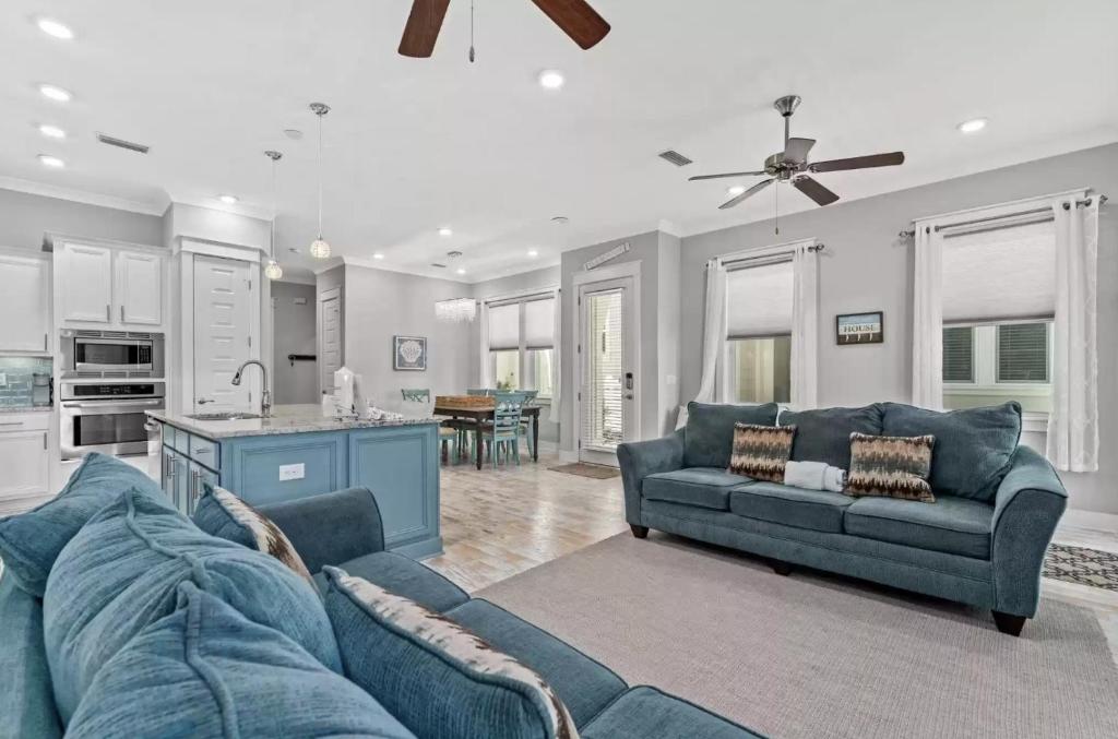 Barefoot Bungalow Sleeps 12 in Prominence Pet Friendly Golf Cart photo 1