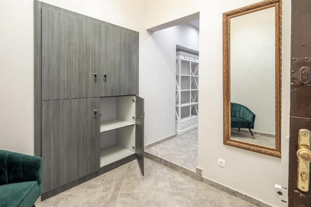 Budapest Marvelous Apartment in Andrassy Boulevard - Tap to explore photos