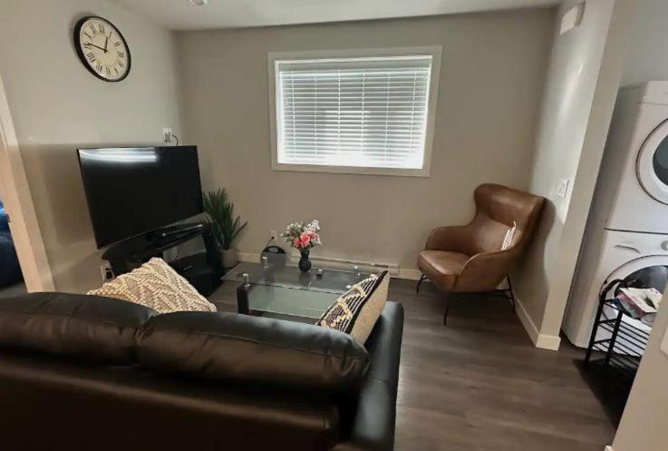 Cozy BSMT Apt w/2BR+Disney+ Nflx photo 1