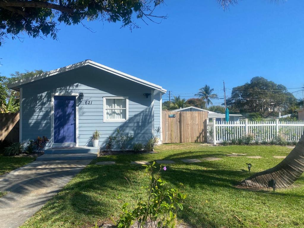 2-3bed/1b Cottage* GREAT Location, Private Yard, parking photo 2