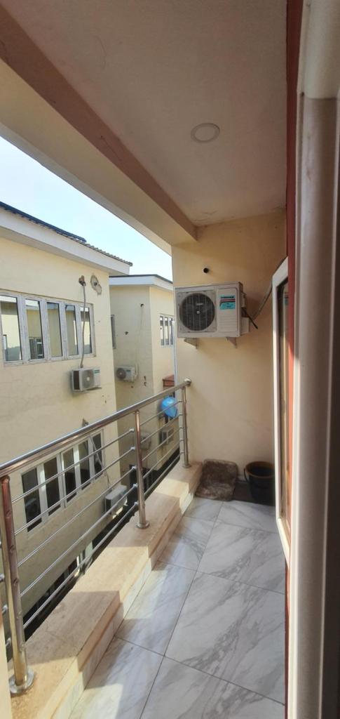 Abuja Two bedroom luxury short-let( The paradise court) photo 3